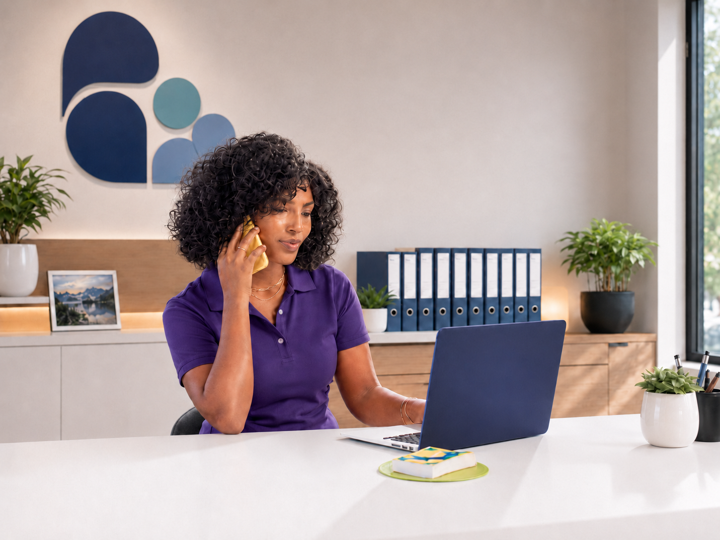 A Settl team member helping a mover get set up over the phone